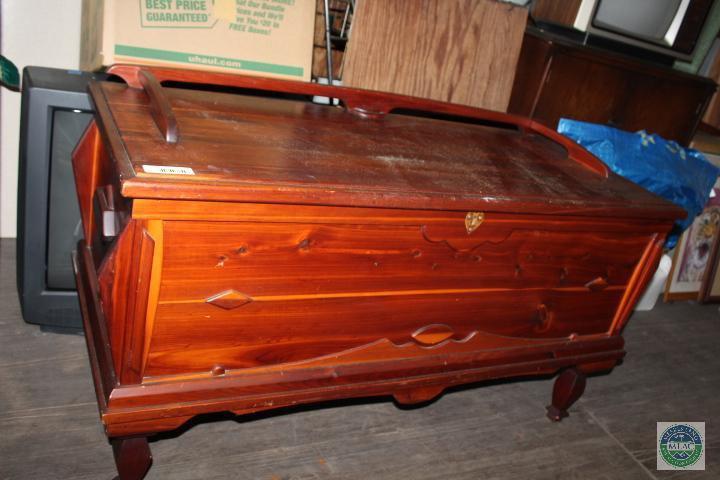 Cedar Blanket Chest with Blankets