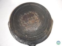 Cast iron skillet