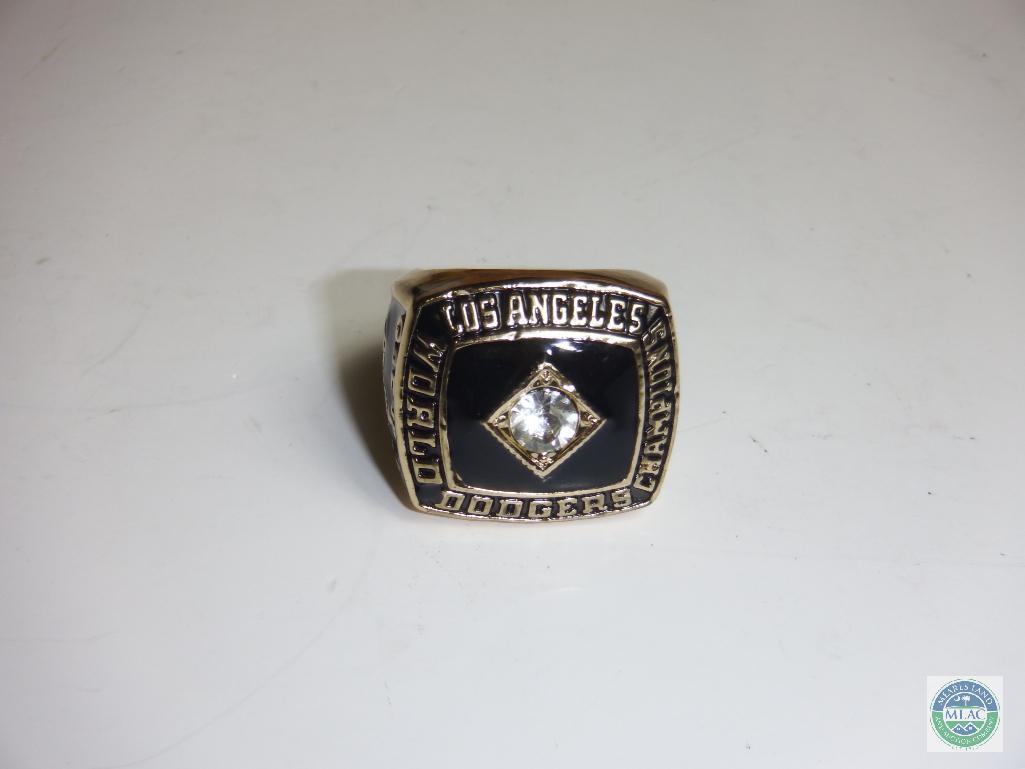 World Champions Los Angeles Dodgers Gold tone Ring 1981 Garvey #6