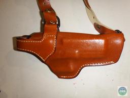 Leather shoulder holster for Glock