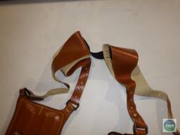 Leather shoulder holster for Glock