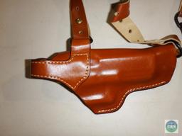 Leather shoulder holster for Glock