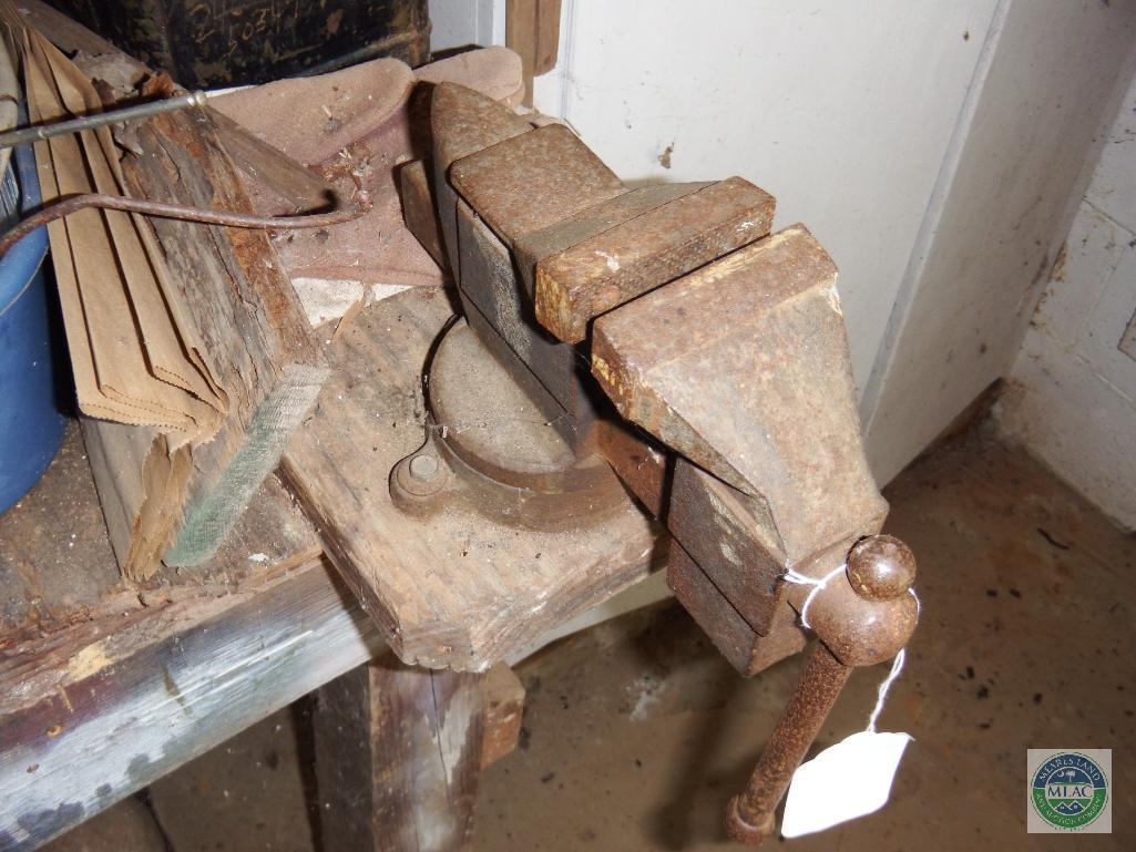 Contents of Work bench Bench vise, Hand tools, Hardware