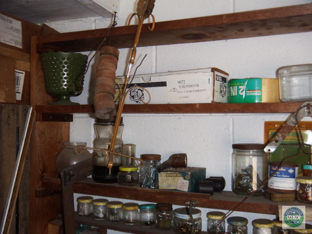 Contents of Work bench Bench vise, Hand tools, Hardware