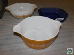 Lot Pyrex Mixing Bowls & 8" Casserole Dish