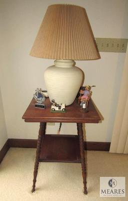 Square Spindle Leg Side / Accent Table w/ Lamp and Decorative items