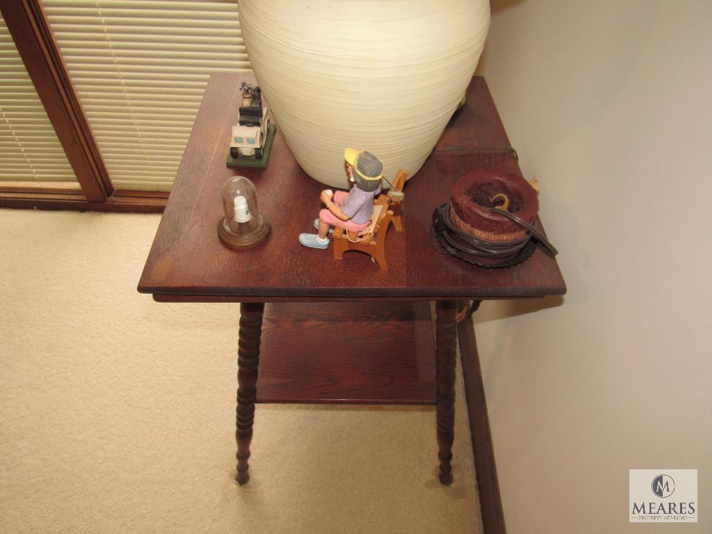 Square Spindle Leg Side / Accent Table w/ Lamp and Decorative items