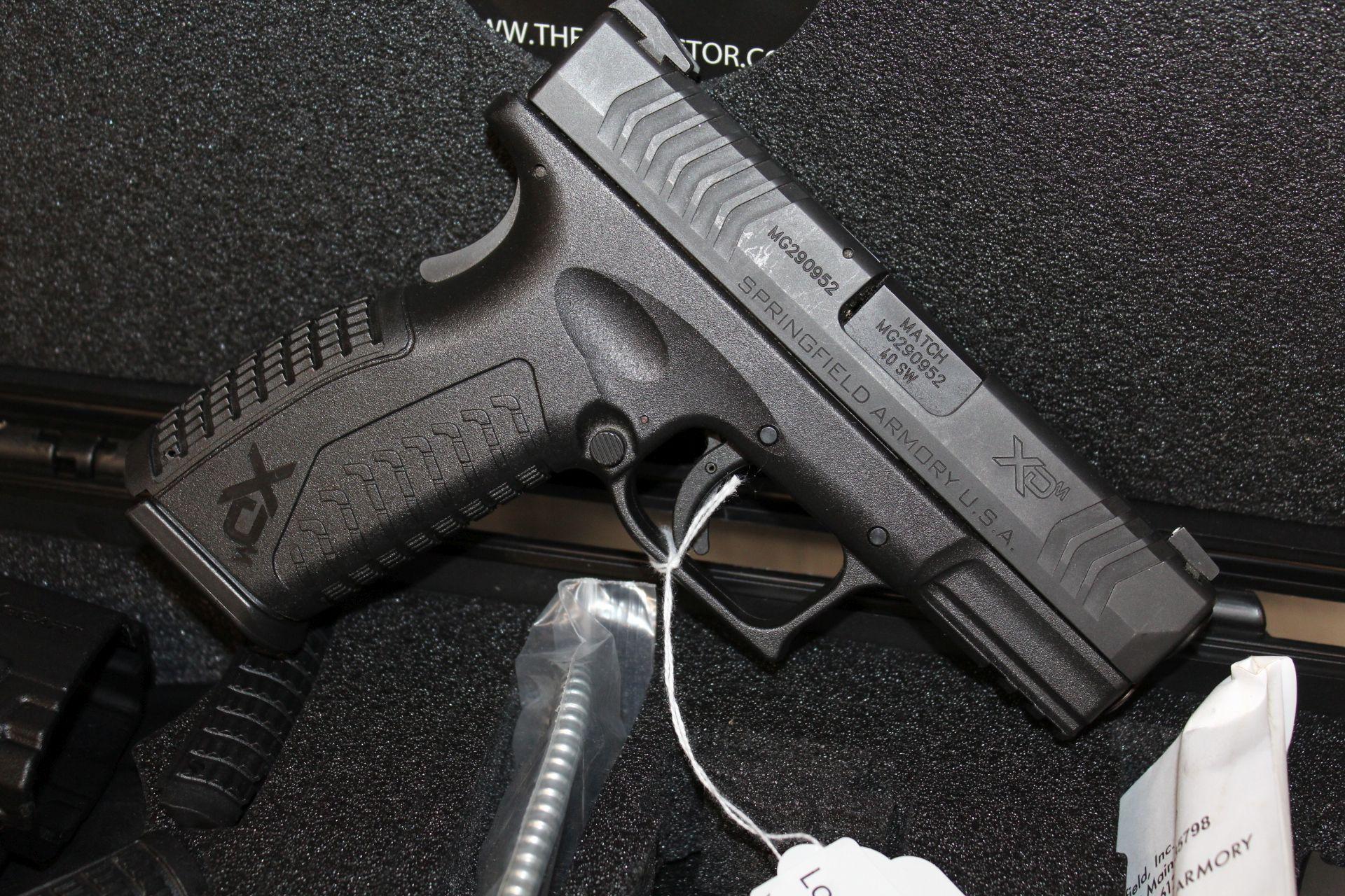 Springfield Armory XDm-40 .40S&W Pistol w/Gear Package.