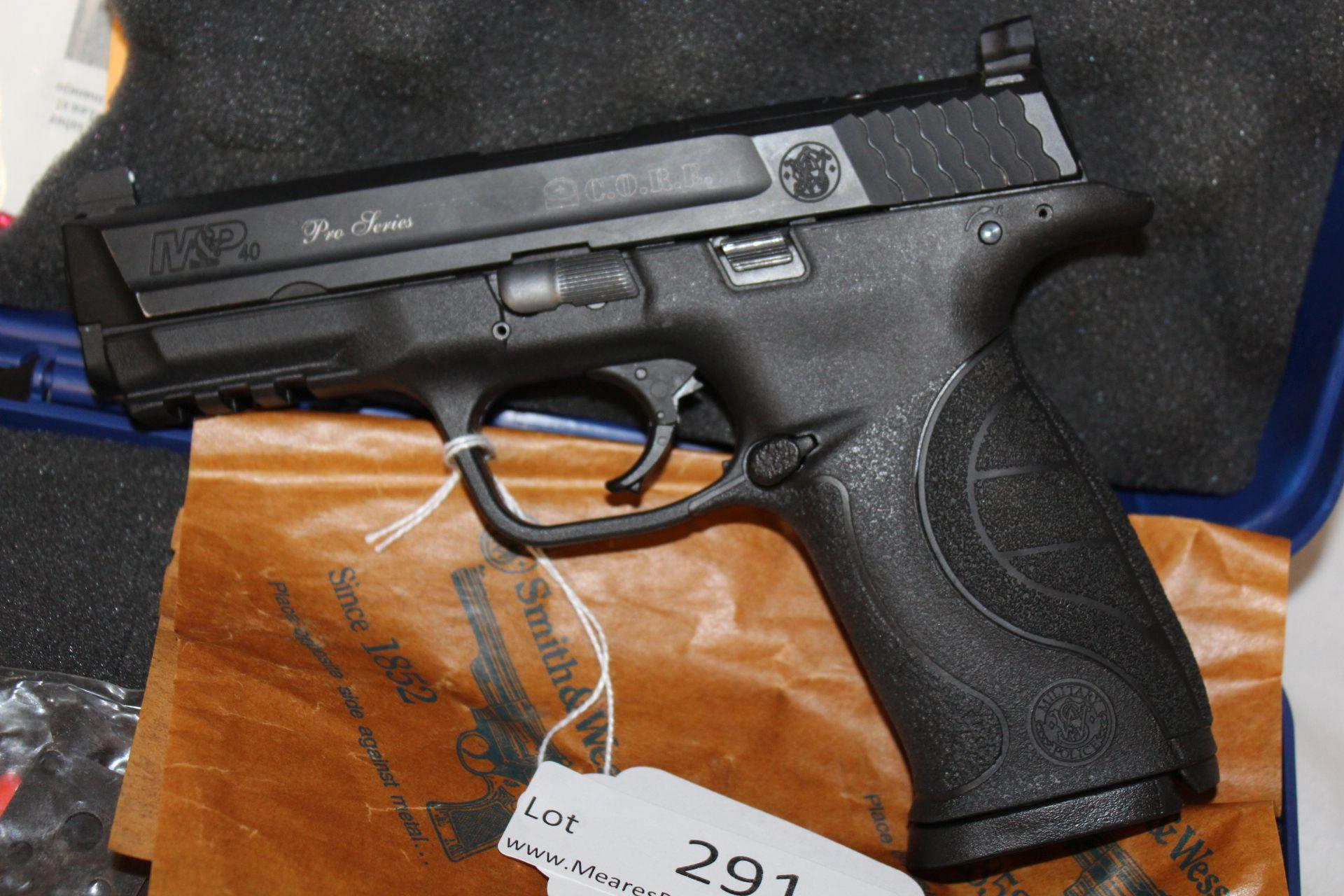 Smith & Wesson M&P 40 Pro Series .40S&W Pistol.