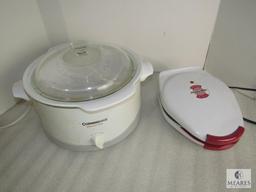 Lot Crockpot Cooker & Proctor Silex Waffle Maker