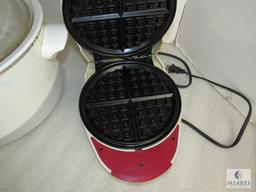 Lot Crockpot Cooker & Proctor Silex Waffle Maker