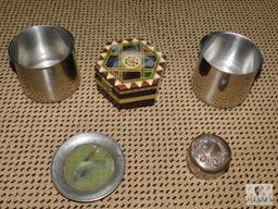 Mixed decorative lot of stainless steel and wooden items