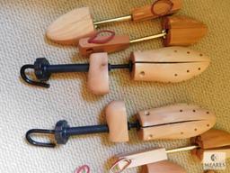 Lot of women's cedar wood shoe stretchers - most size L