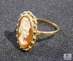 Ladies Cameo Ring in what appears to be gold