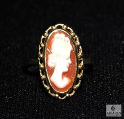 Ladies Cameo Ring in what appears to be gold