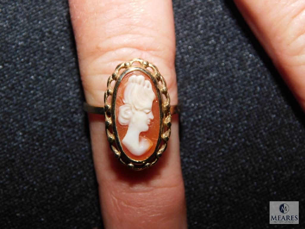 Ladies Cameo Ring in what appears to be gold