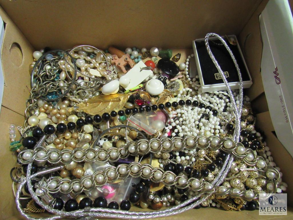 Large lot Costume Jewelry Necklaces, Pins, Bracelets, etc