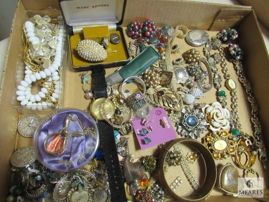 Large lot Costume Jewelry Necklaces, Pins, Bracelets, etc