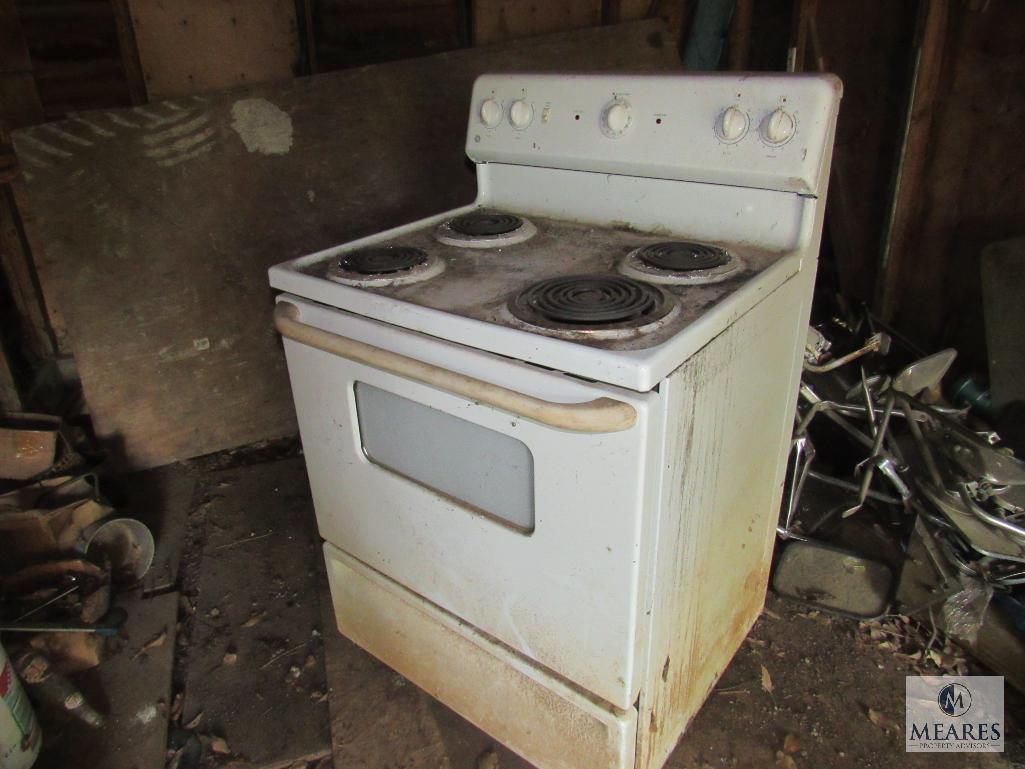 Contents Bldg #3- Metal Mop Bucket, Stove, Vintage Side Mirrors , Vintage Bottles, Paint Pot, +