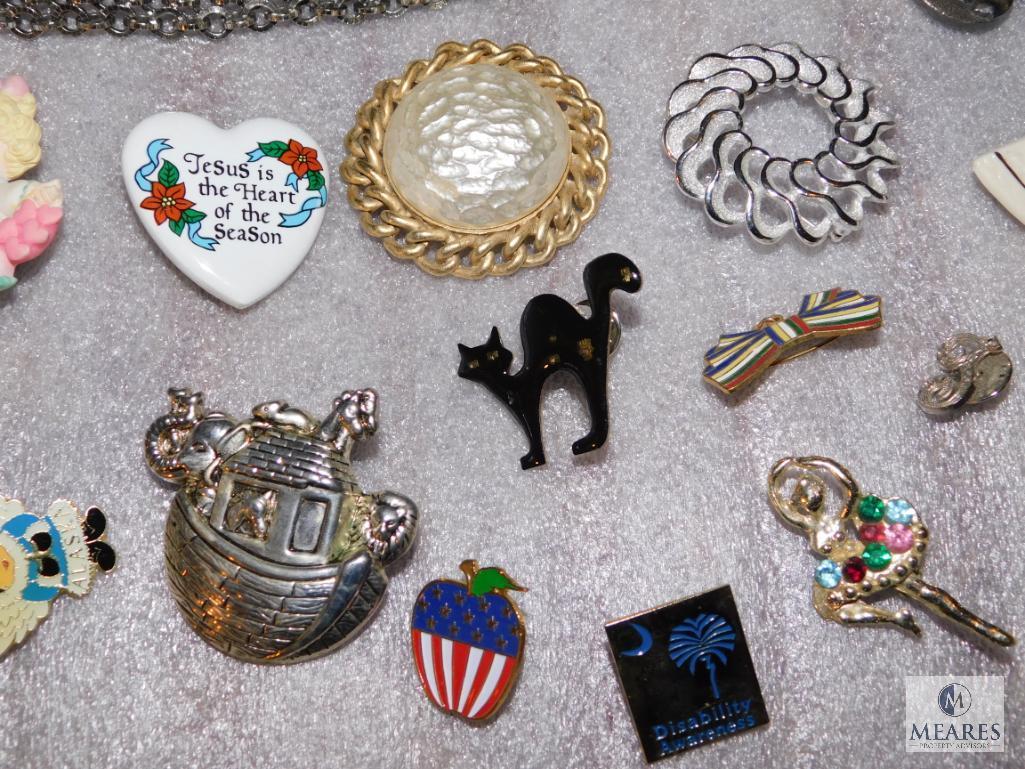 Lot of costume Jewelry Brooches, Pins, Necklaces, & Watches