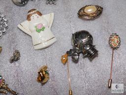 Lot of costume Jewelry Brooches, Pins, Necklaces, & Watches