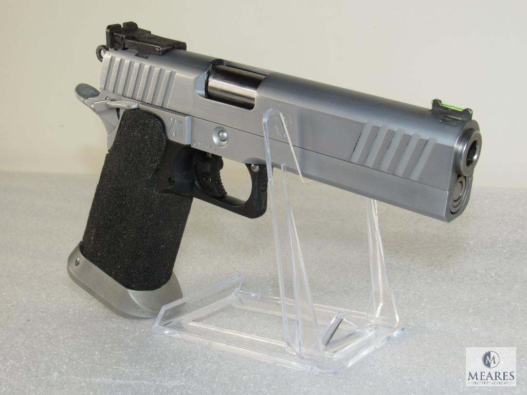 STI Custom 2011 Edge .40 S&W Semi-Auto Action Shooting Competition Pistol