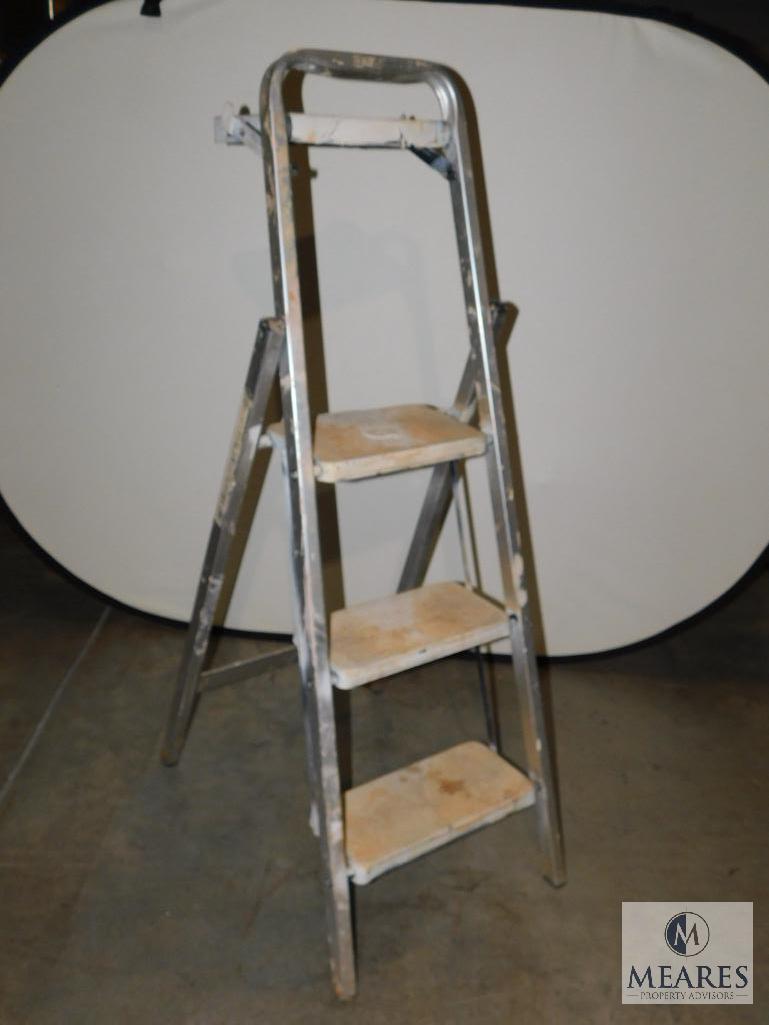 3' Aluminum A-Frame Step Ladder with Painters Shelf