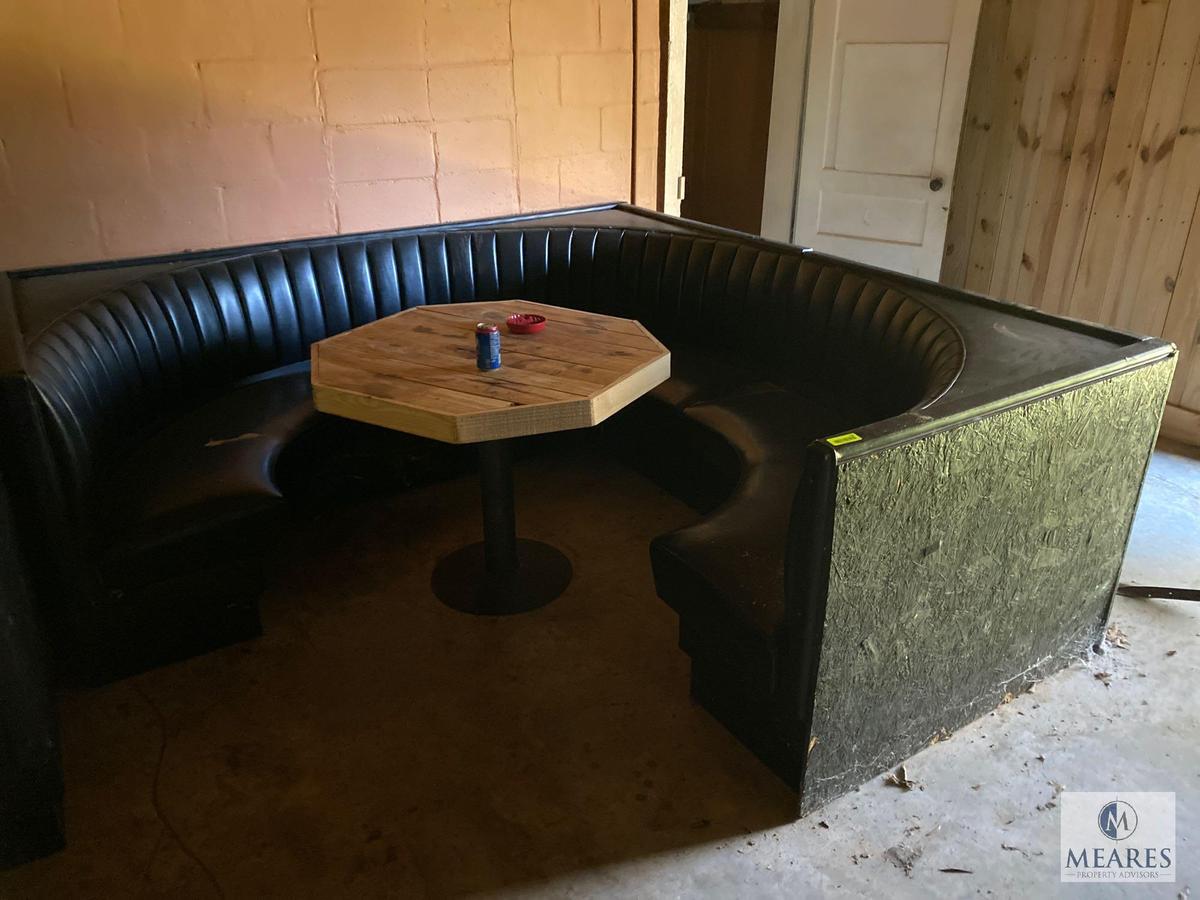 Corner Bar Booth with Octagonal Table