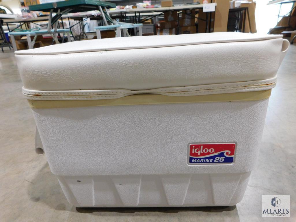 Igloo Marine 25 Cooler with Cushioned Top