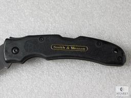 New Smith & Wesson Gold Shield Issue Folder Pocket Knife with Belt Clip