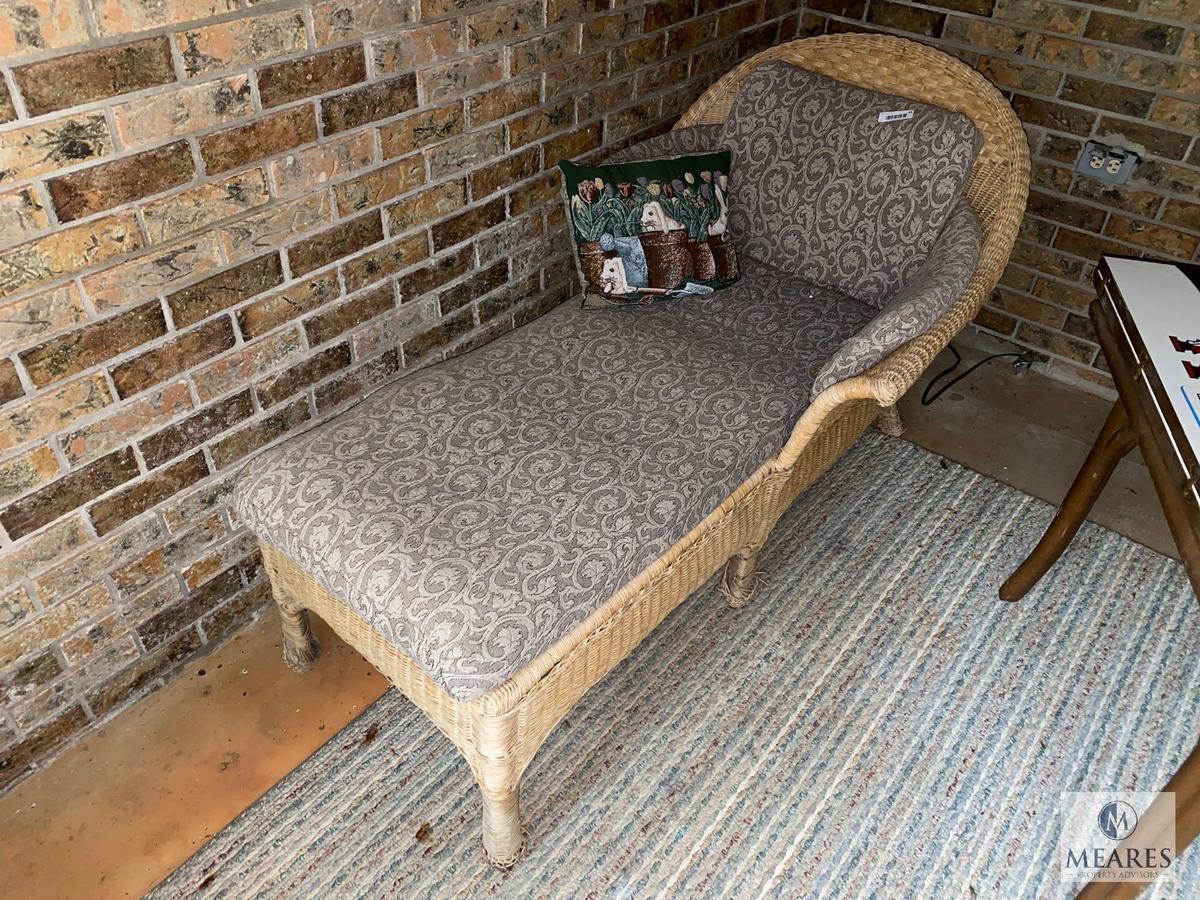 Indoor/Outdoor Wicker Chaise