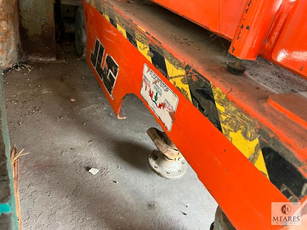 JLG 12SP 500-pound Capacity Manlift