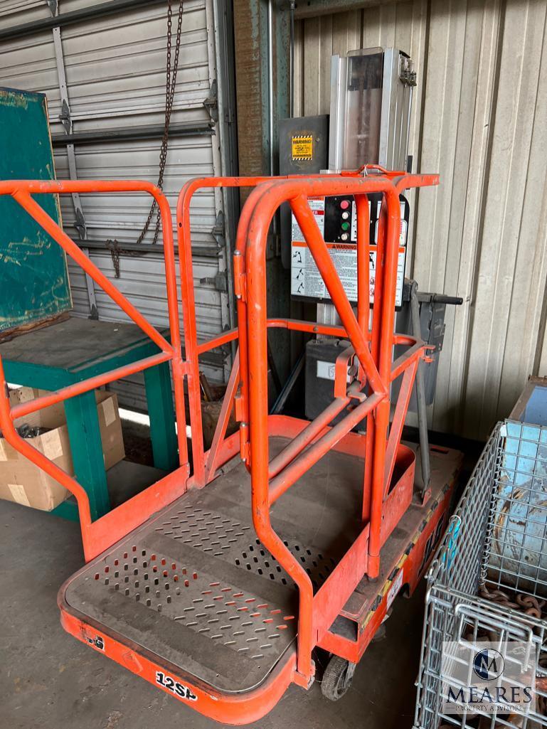 JLG 12SP 500-pound Capacity Manlift