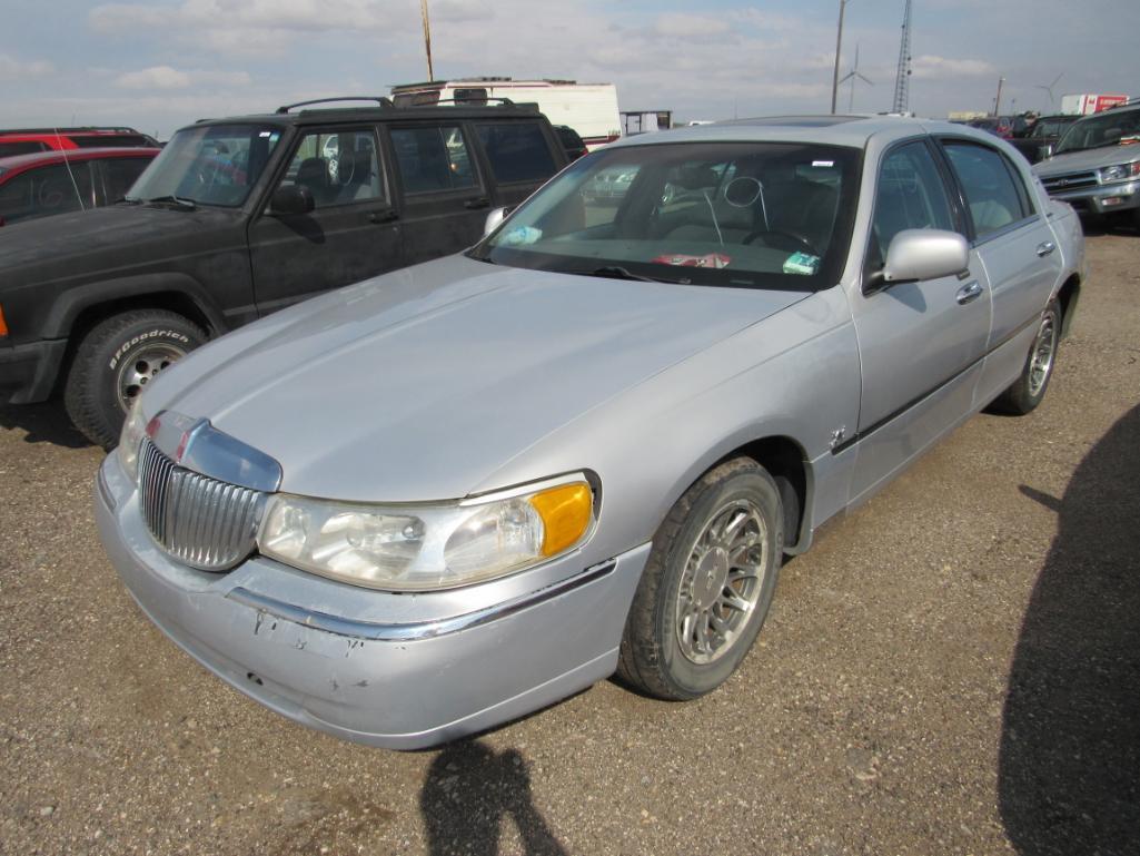 2002 Lincoln Town Car