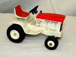 VINTAGE JOHN DEERE PATIO LAWN TRACTOR 140 - RED SEAT AND HOOD