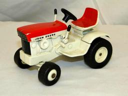 VINTAGE JOHN DEERE PATIO LAWN TRACTOR 140 - RED SEAT AND HOOD