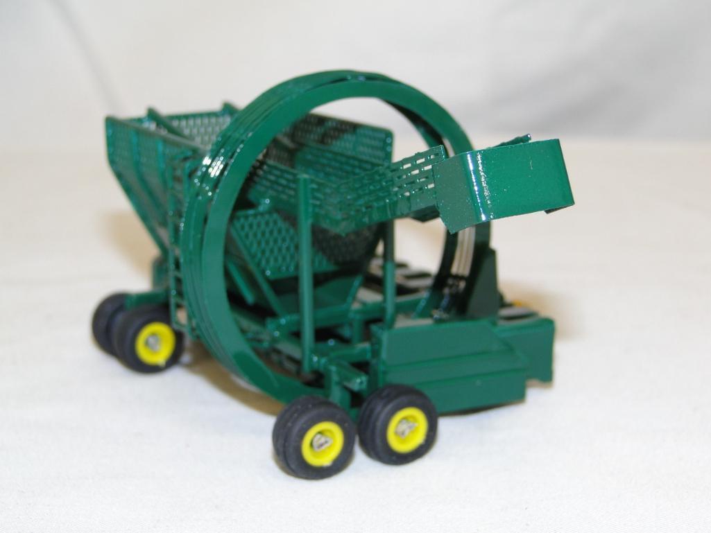 JOHN DEERE 7810 TRACTOR AND CUSTOM FARM EQUIPMENT (METAL)