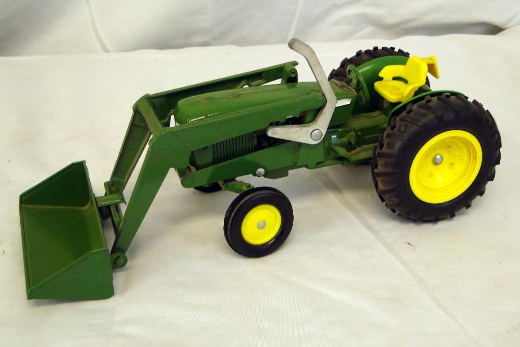 JOHN DEERE TRACTOR WITH BUCKET LOADER