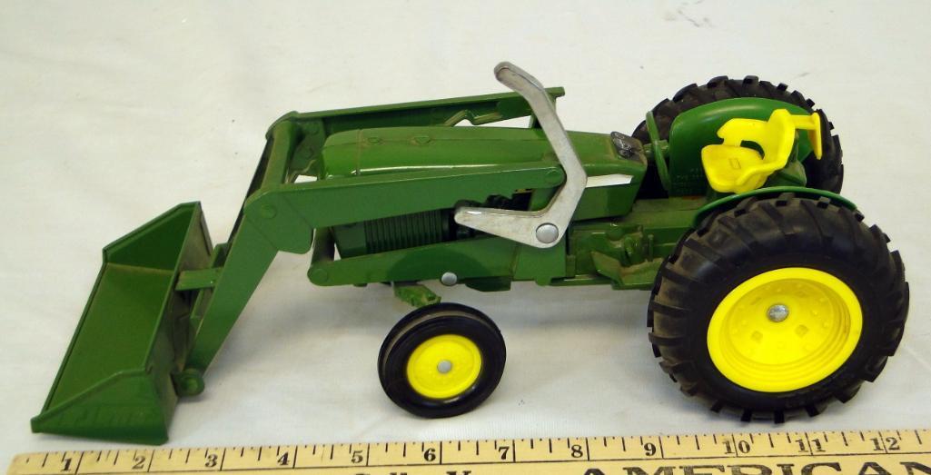 JOHN DEERE TRACTOR WITH BUCKET LOADER