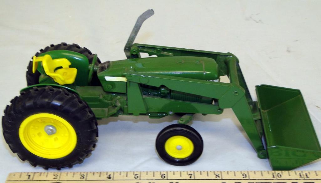 JOHN DEERE TRACTOR WITH BUCKET LOADER