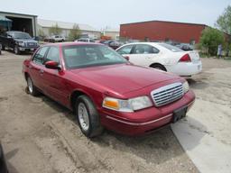 2001 Ford Crown Victoria Red
