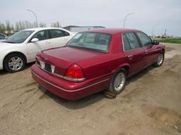 2001 Ford Crown Victoria Red