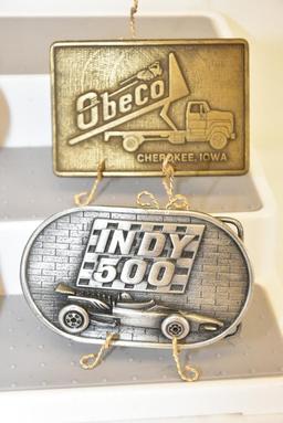 BELT BUCKLES INDY 500 "THE BRICKYARD" MEMORIAL DAY 1977 (N-96), OBECO MADE IN USA, TOY FARMER 1985