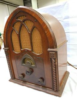 Atwater Kent Superheterodyne radio in very nice condition.