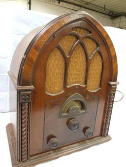 Atwater Kent Superheterodyne radio in very nice condition.