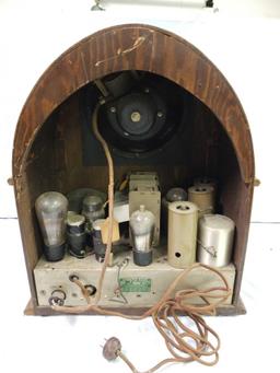 Atwater Kent Superheterodyne radio in very nice condition.