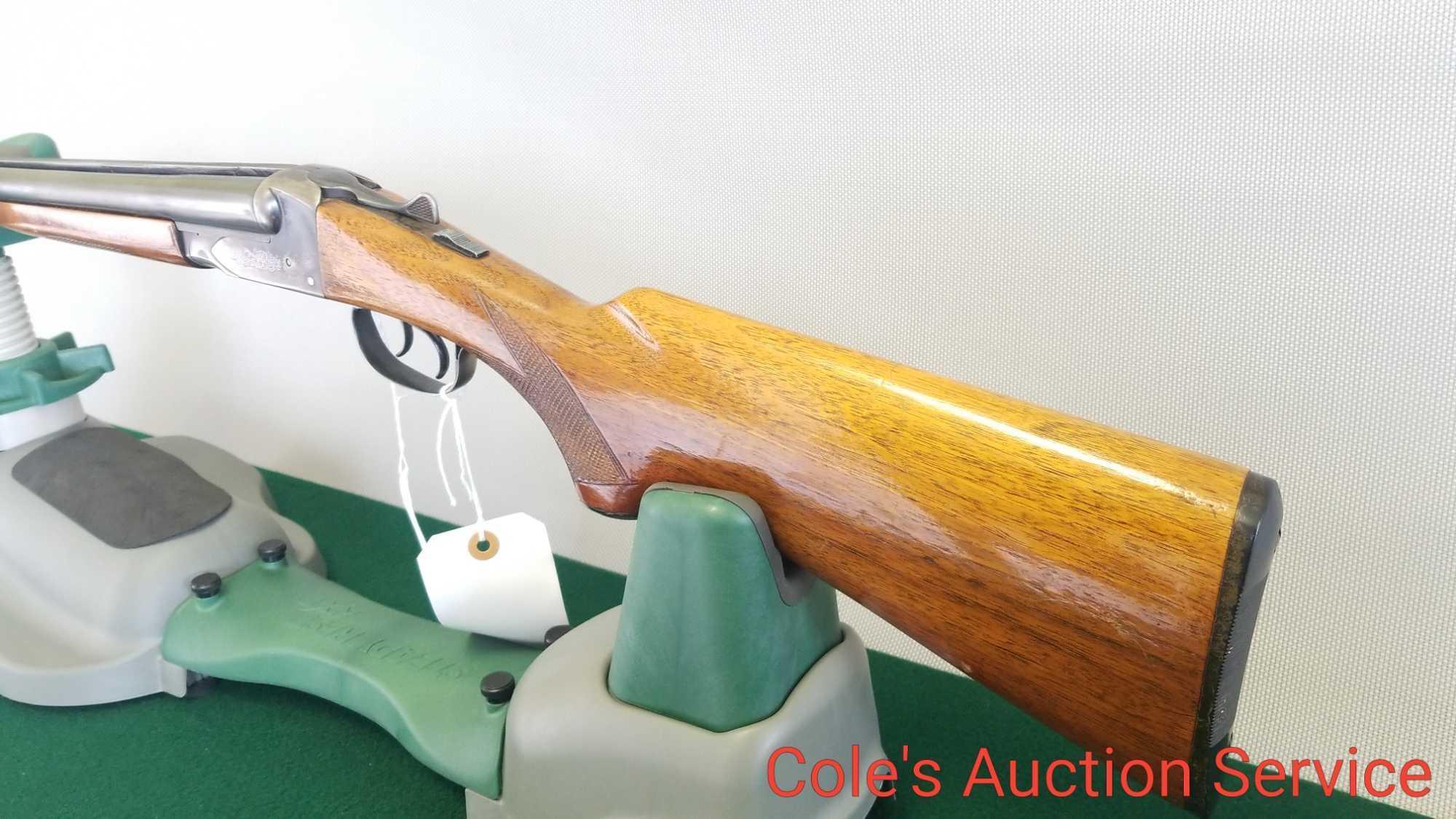 Savage 20 gauge double barrel shotgun in Nice condition. 28 inch barrels, model FoxB.