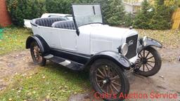 1926 Ford model T that looks to be in great condition. Ran and drove when parked. See photos for