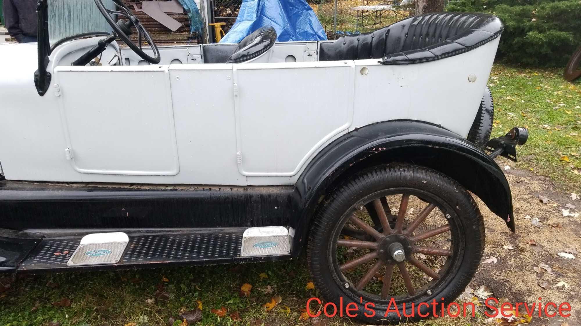 1926 Ford model T that looks to be in great condition. Ran and drove when parked. See photos for