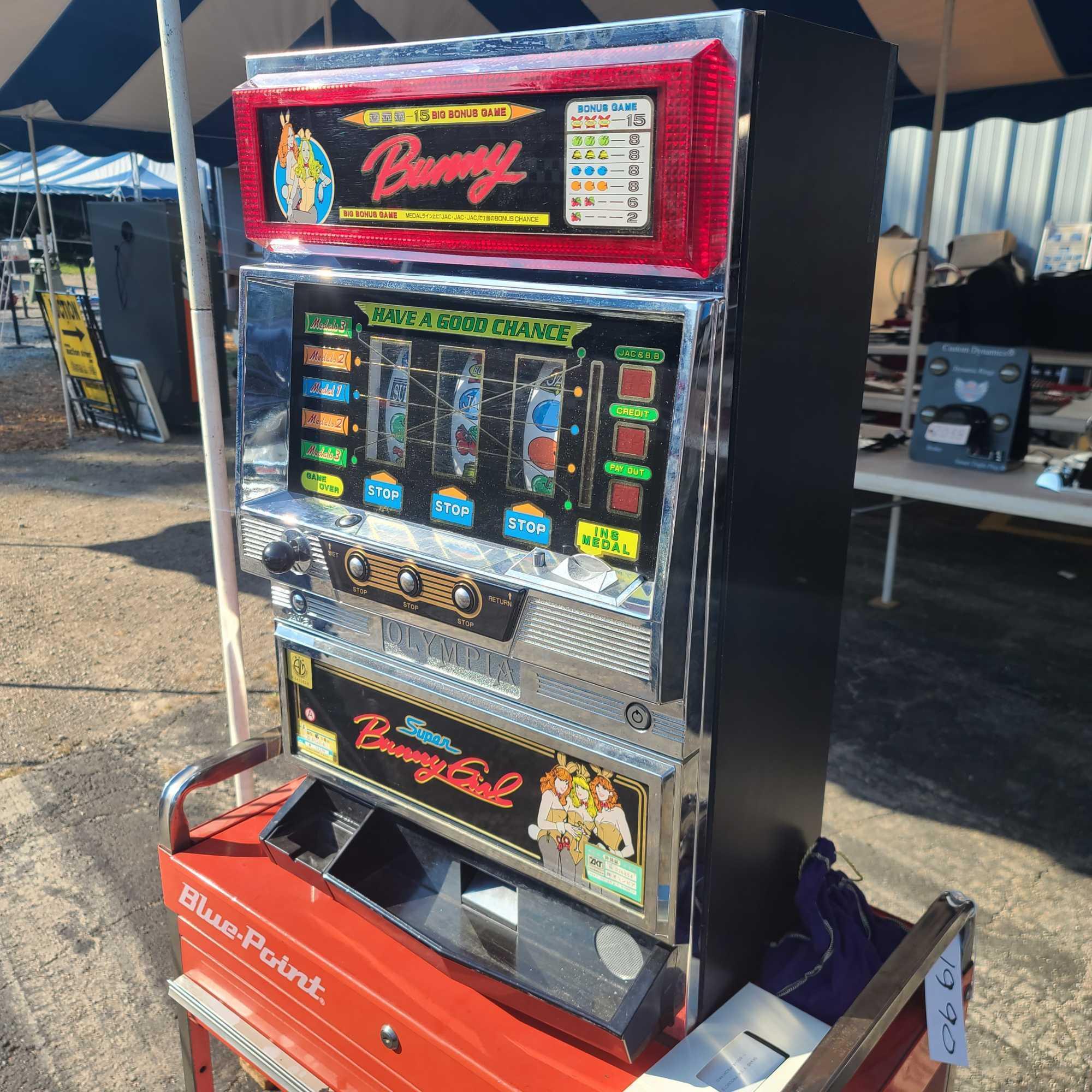 High quality Japanese slot machine like new condition.